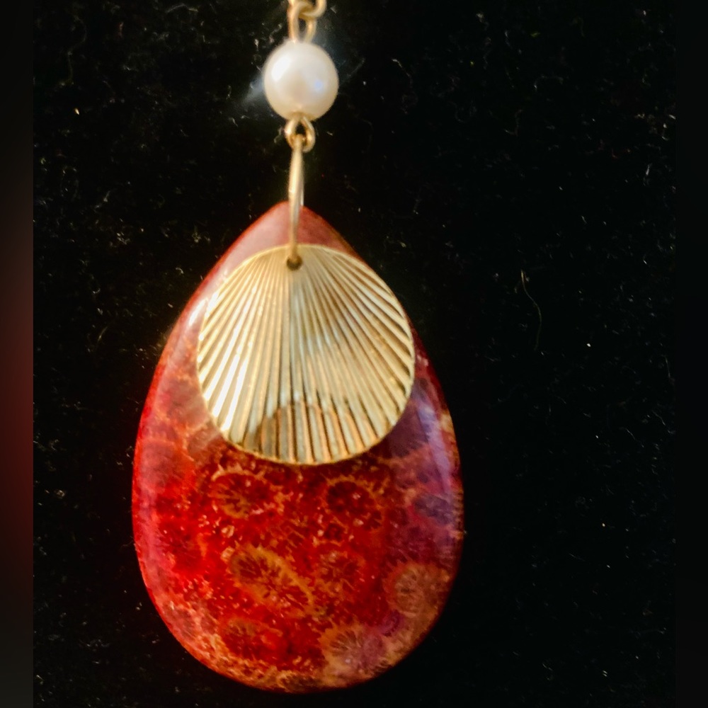 Red coral pendant necklace